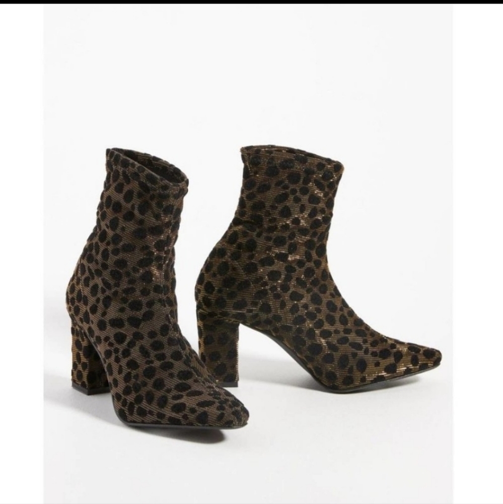 Nwt! Farylrobin libson velvet ankle boots in gold leapord